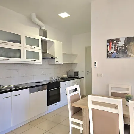 Sunny - 091 Apartment *