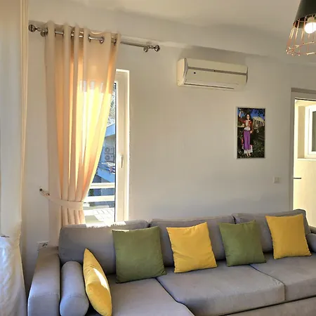 Sunny - 091 Apartment