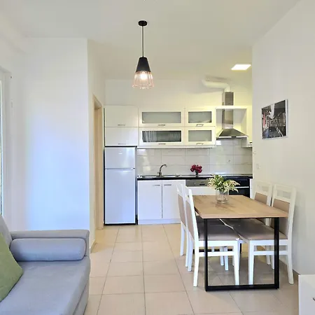 Sunny - 091 Apartment *